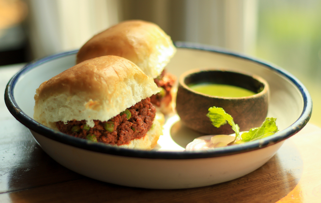 Keema Pao with Hari Chutney