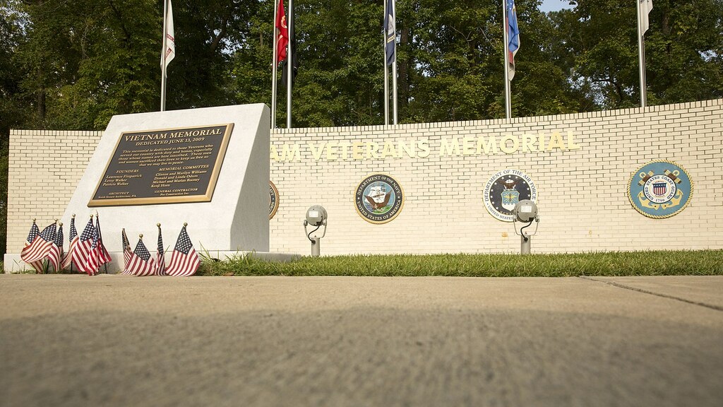 Lejeune Memorial Gardens, A place to reflect 141002-M-IY869-121
