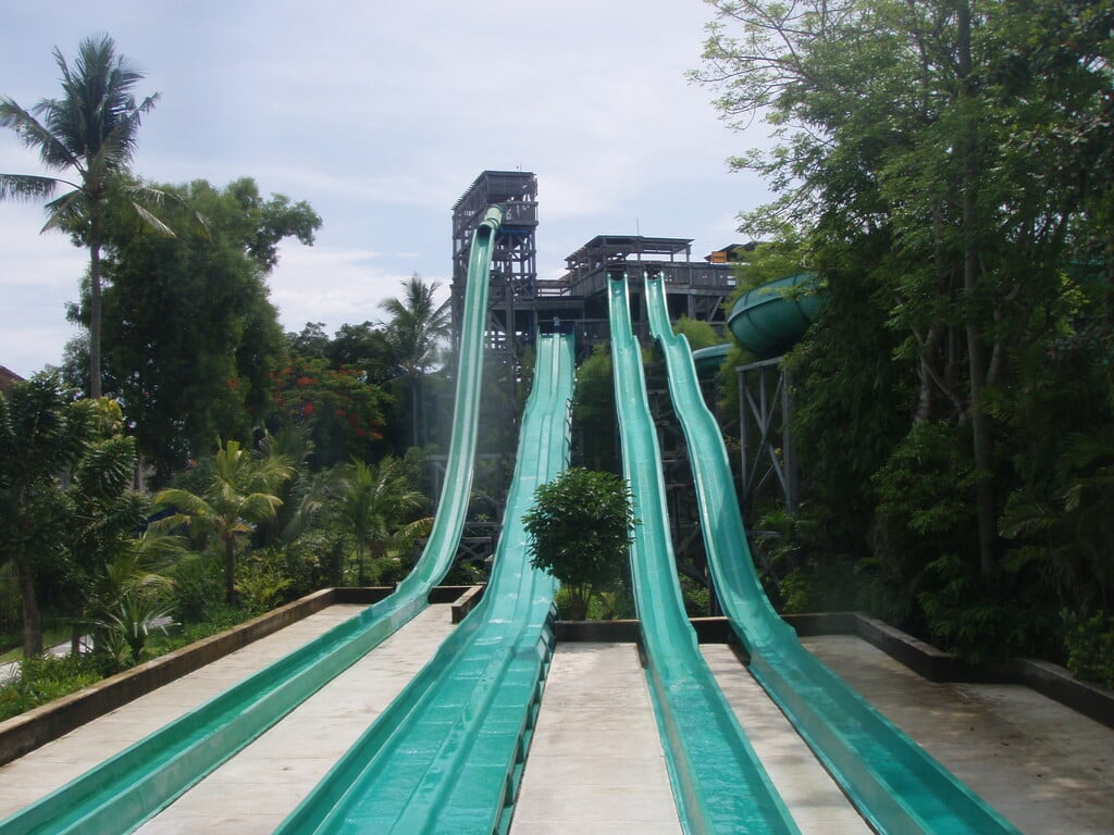 Waterbomparkslides