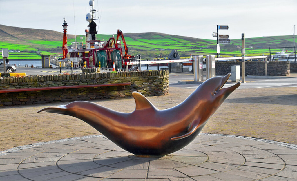 'Fungie, the Dingle Dolphin' -- Statue in Dingle Town, Count Kerry (Ireland) April 2018