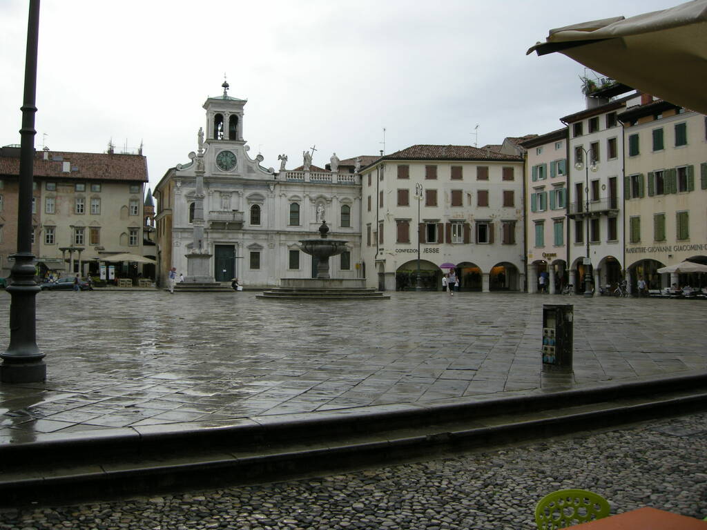 Udine, piazza matteotti 01