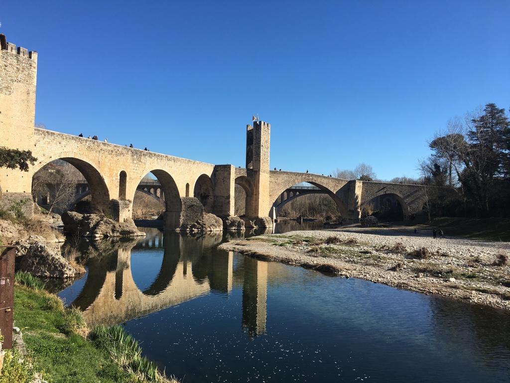 Puente de Besalu (Viejo bridge)