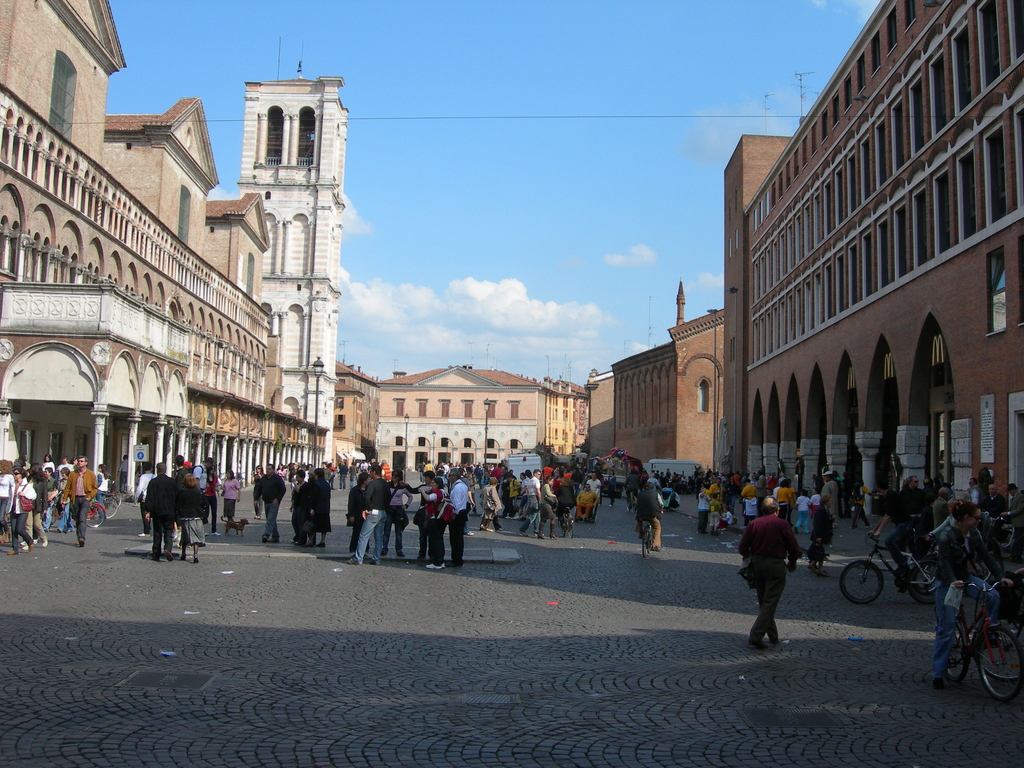 Ferrara - Piazza Trento e Trieste