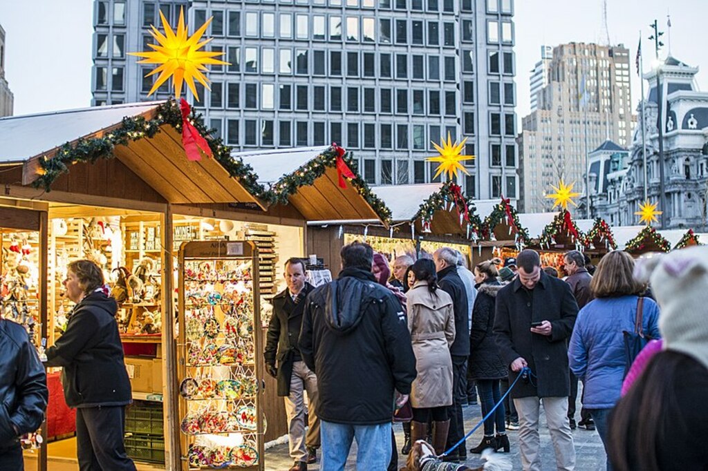 ChristmasVillage PHL Atmosphere Credit DaveLakatos