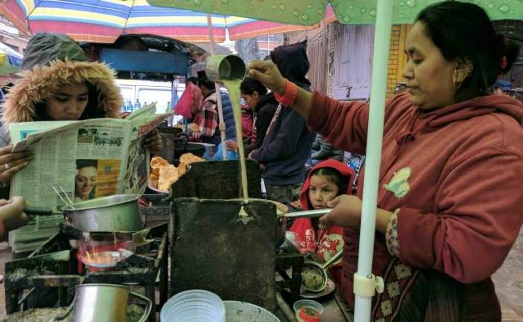 un guide gastronomique des endroits où manger à katmandou, au népal | petit déjeuner gastronomique