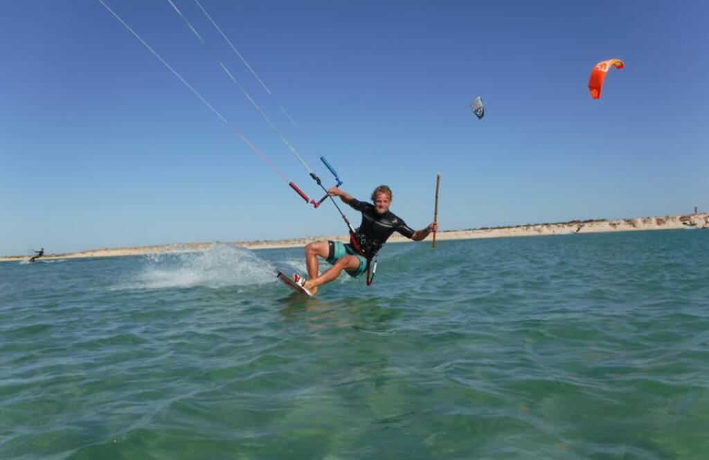 top 10 choses à faire à faro et dans les environs | cours de kitesurf à ria formosa, près de faro