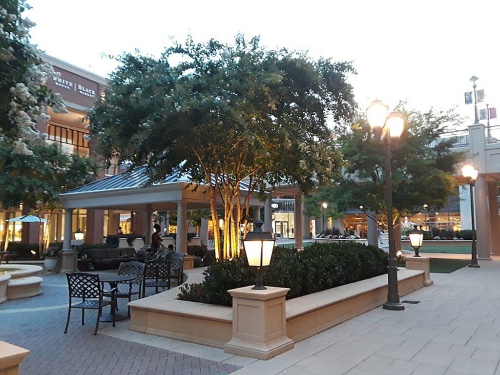 Short Pump Town Center at dusk - 8