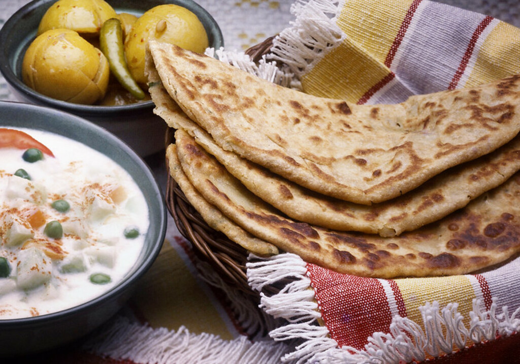 Alu paratha, raita, nimbu aachar.