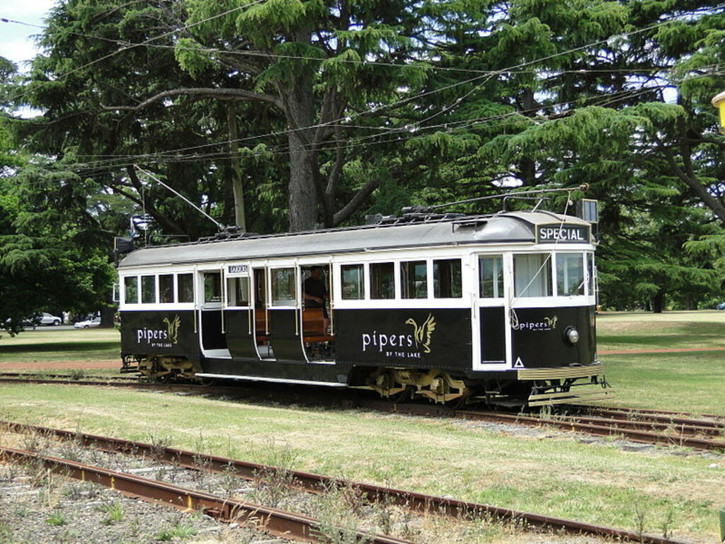 Ballarat tram No 671
