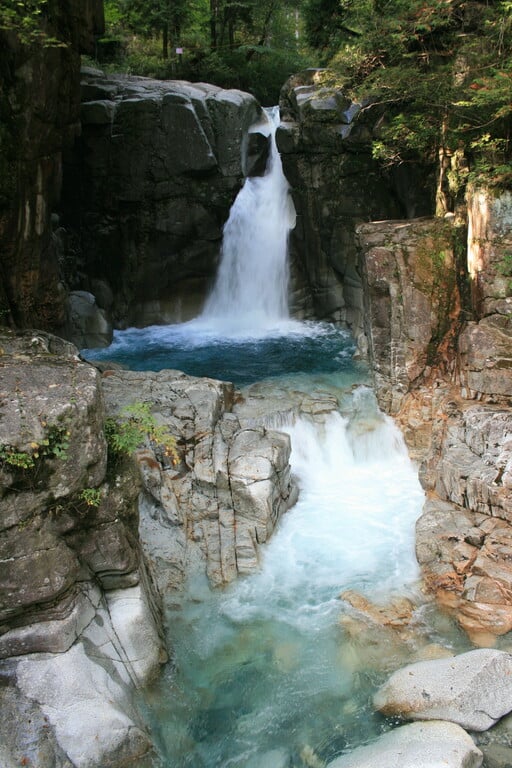 Ryujin Falls wide of Kawaue River