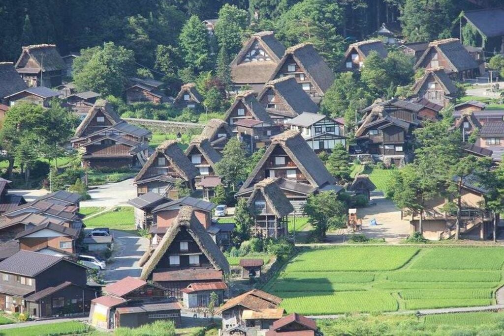 Zen out in the rural tranquility of Shirakawa-go