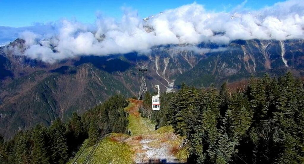 Ride the unique double-decker Shin-Hotaka Ropeway
