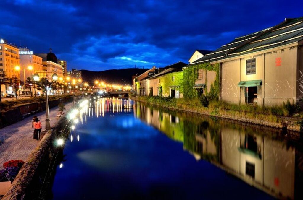 Poke around the quaint craft stalls along Otaru Canal