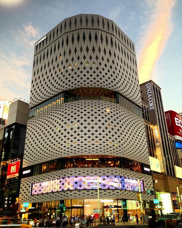Tokyo /  - Nissan Crossing