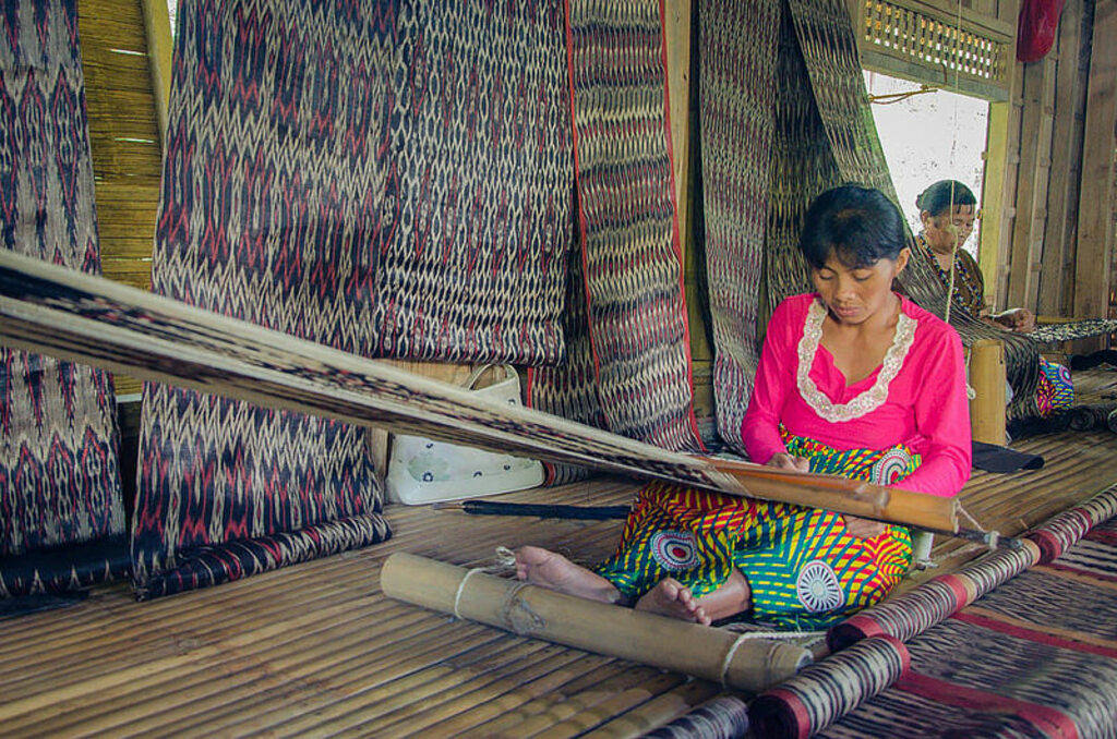 T'Nalak weaver at LAke Sebu Lake Sebu, South Cotabato