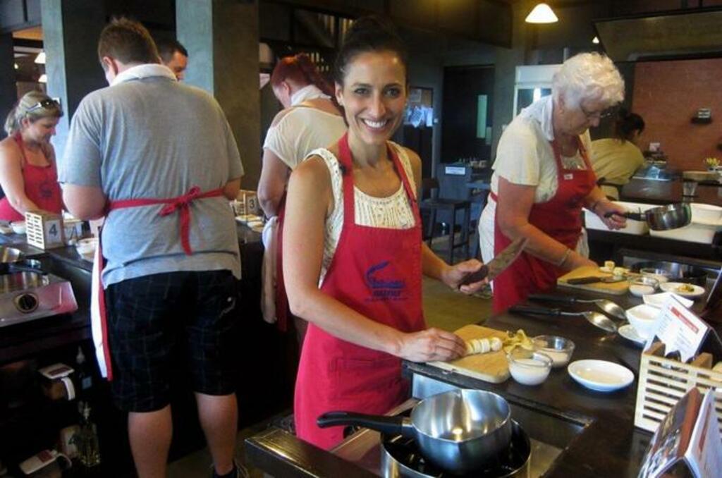 things to do in 72 hours in bangkok | learn the basics of cooking delicious thai food