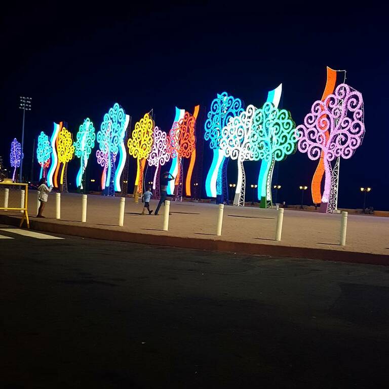 things to do in managua nicaragua | catch a glimpse of colorful public art at seawall managua