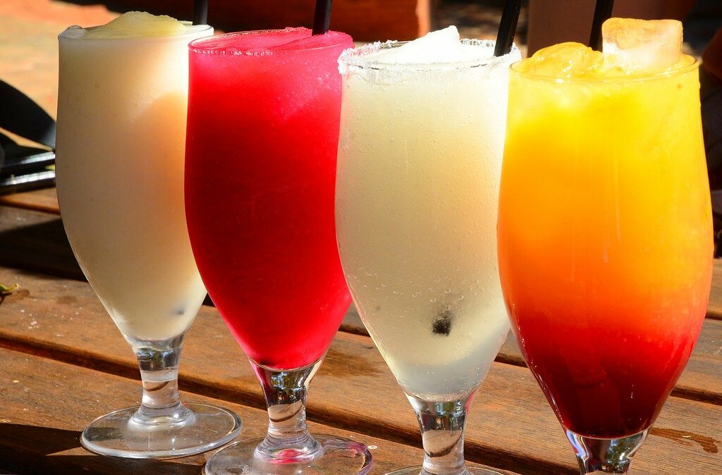 Get customized cocktails at Hawthorn Lounge