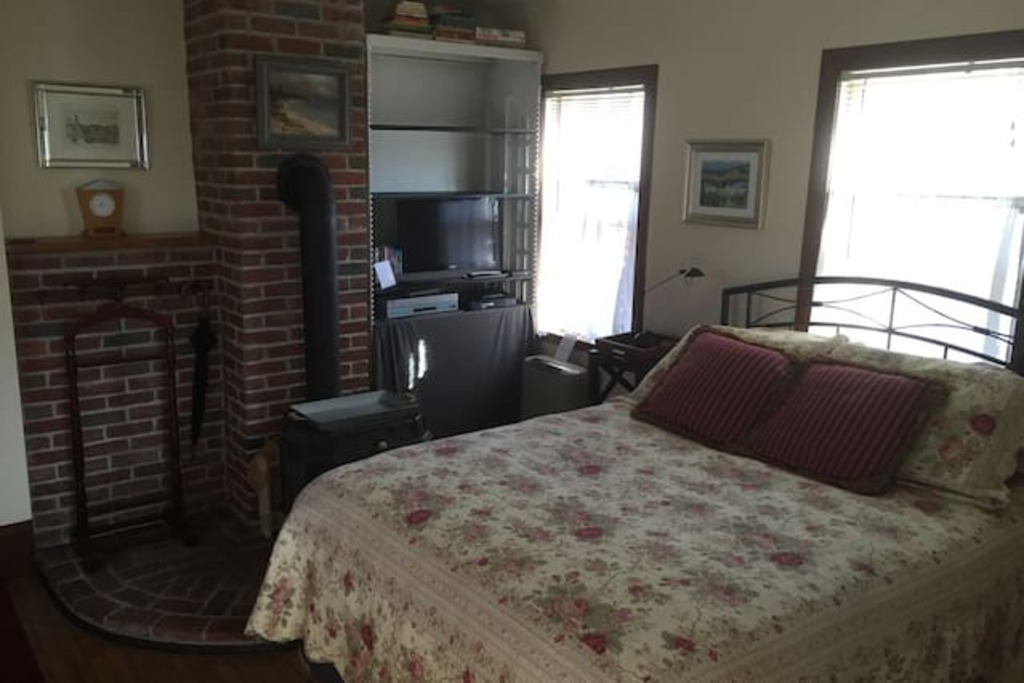 fully furnished brick house with lake access