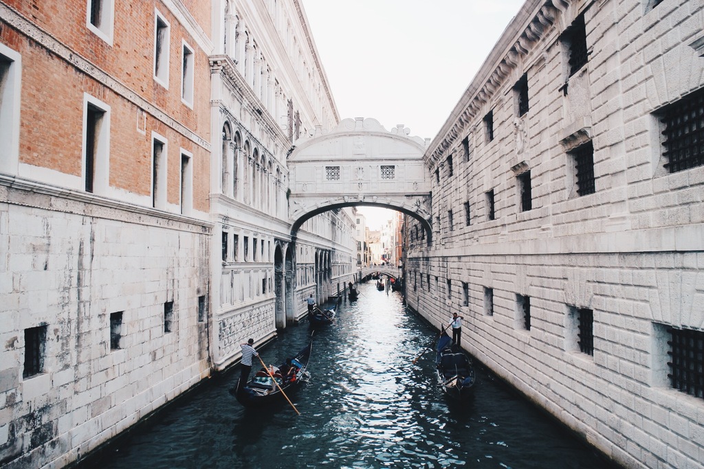 things to do on a student budget in venice | get a 24 hour vaporetto pass