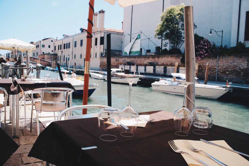 things to do on a student budget in venice | find a hidden osteria for some seafood