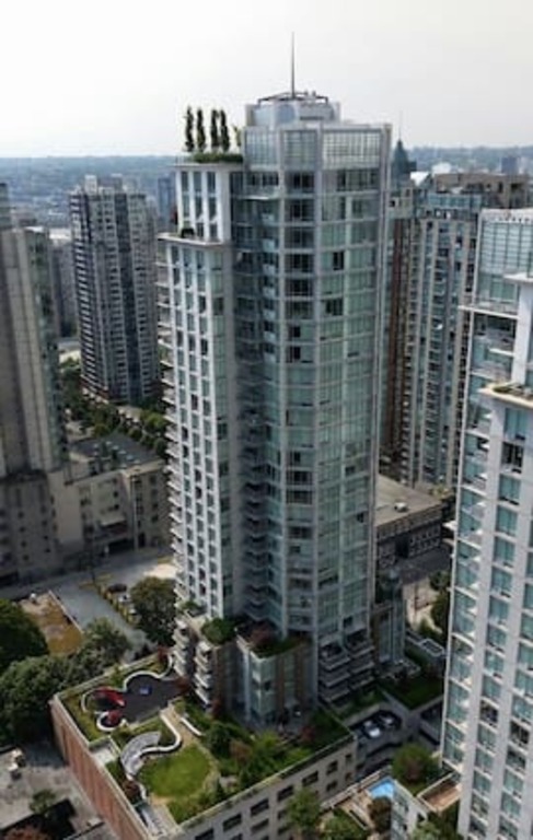 centralized downtown luxurious sub-penthouse
