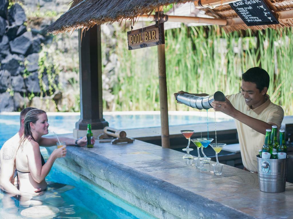 Swim-up bar