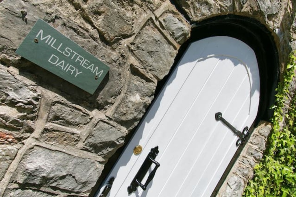 Top 12 Airbnb Vacation Rentals Near Cheddar The United Kingdom