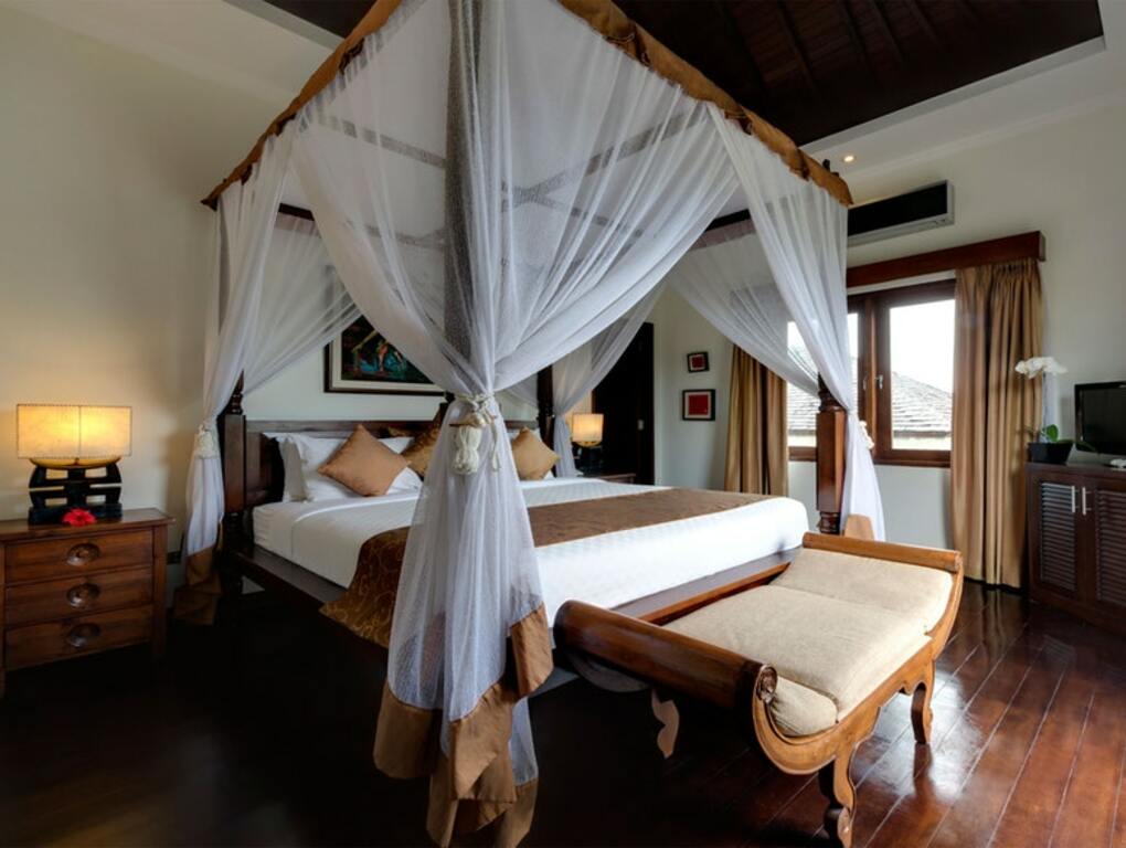 three-bedroom villa for up to eight guests