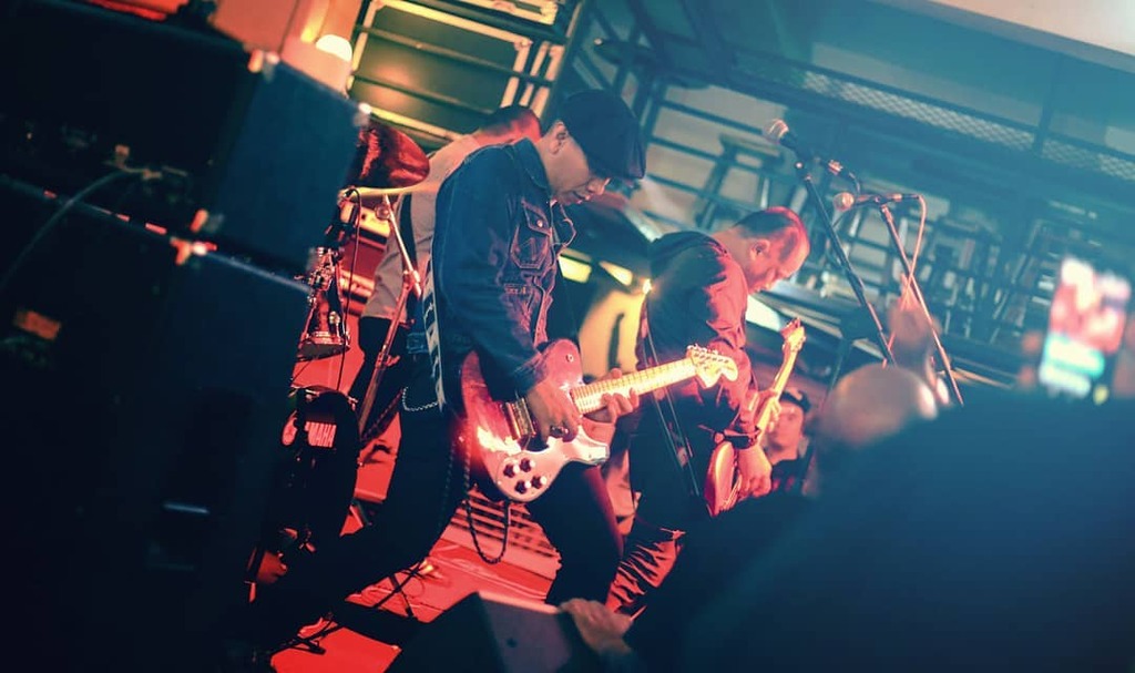 things to do in miri malaysia | enjoy live music at alice in borneo land