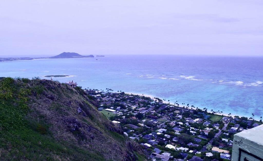 View towards Honolulu, trail