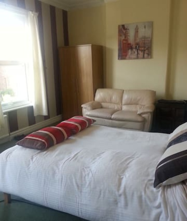 Top 12 Airbnb Vacation Rentals In Brighton Le Sands, Merseyside, UK