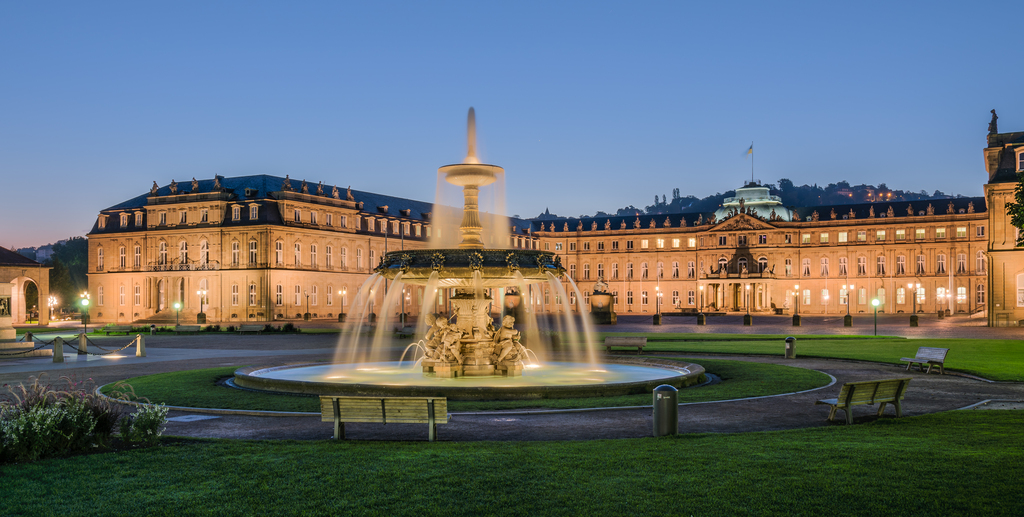 Neues Schloss Schlossplatzspringbrunnen Schlossplatz Stuttgart 2015 01