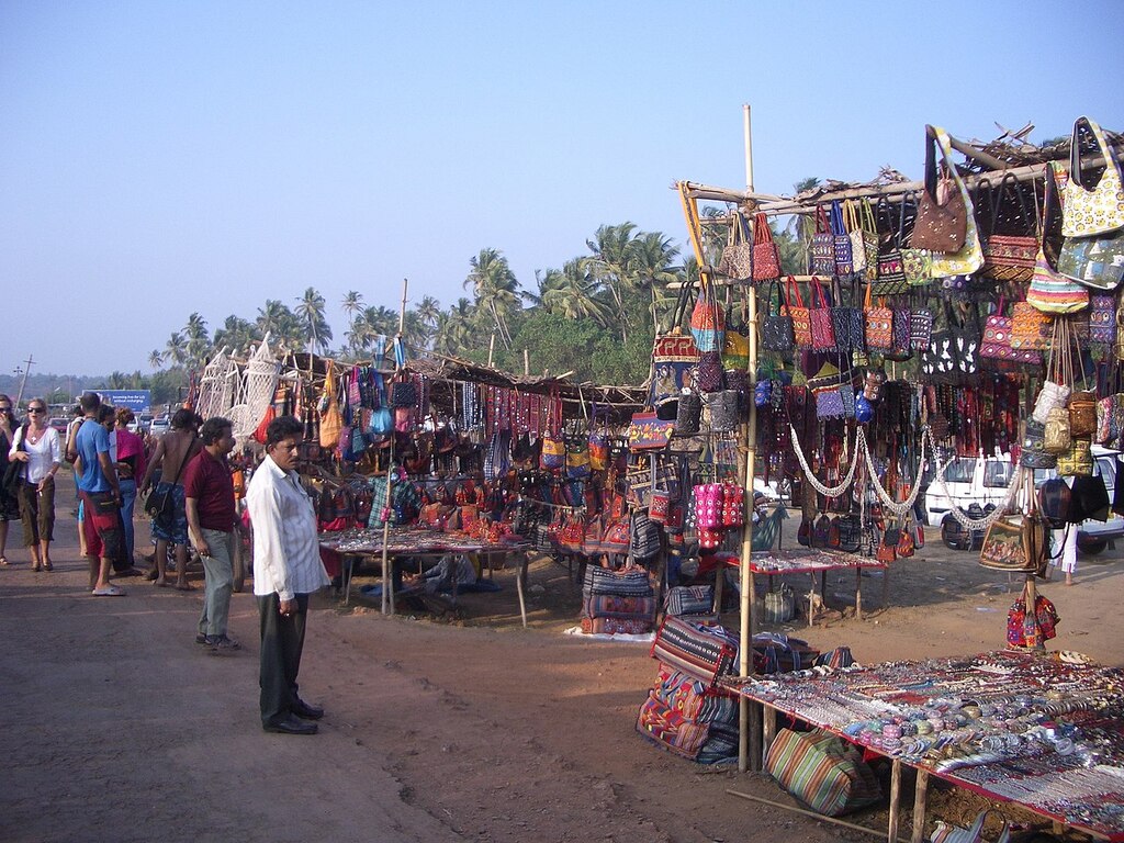 0674 Anjuna Flea Market 2006-02-15 17-20-46 (10544453656)