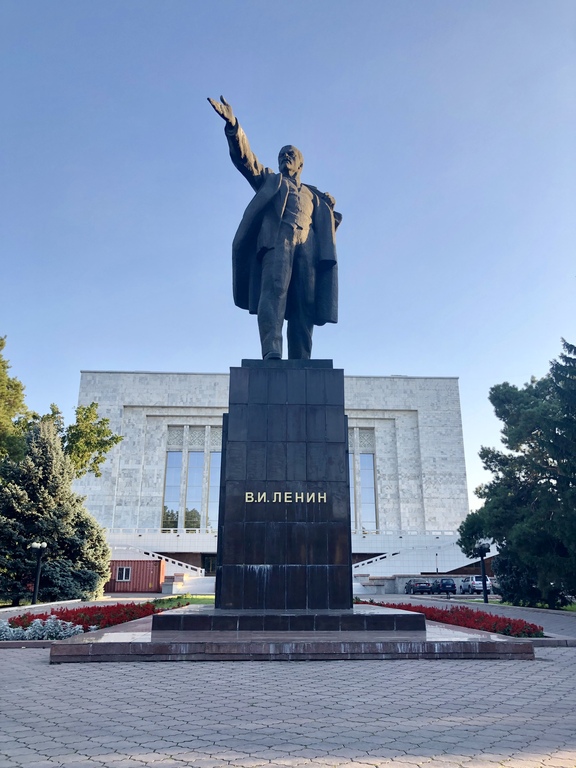Lenin statue in Bishkek 02