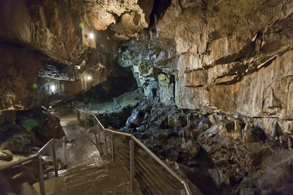 Pooles Cavern - geograph.org.uk - 2189737