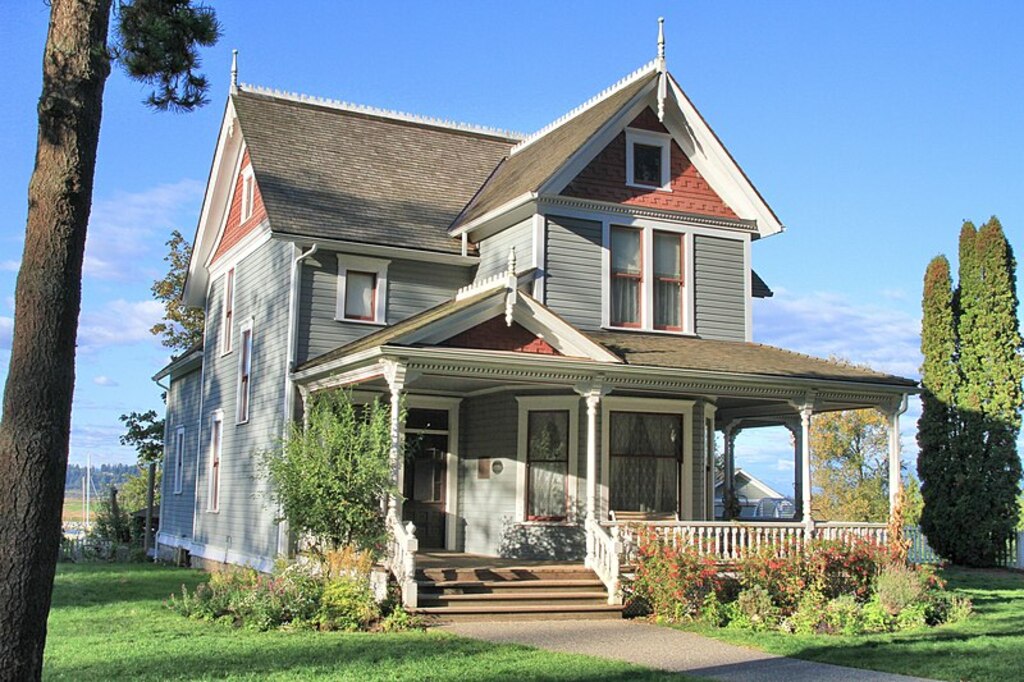 Stewart Farmhouse 13723 Crescent Road Surrey BC 2590