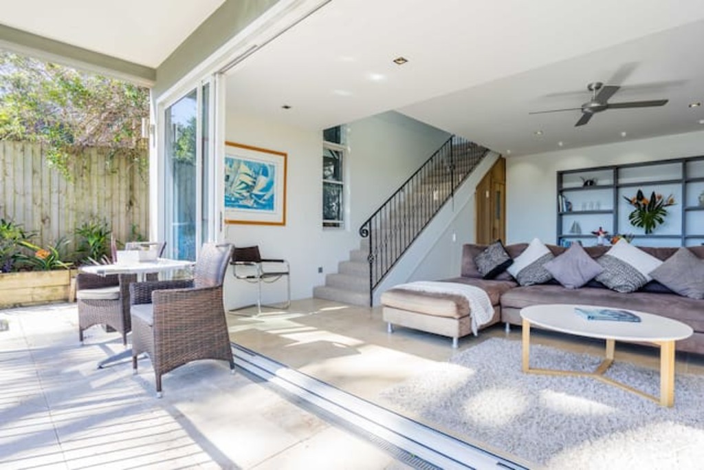 airbnb avalon beach | private luxury apartment sitting atop pittwater