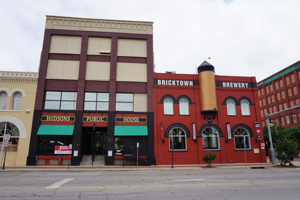 Bricktown May 2016 03 (Hudsons Public House and Bricktown Brewery)