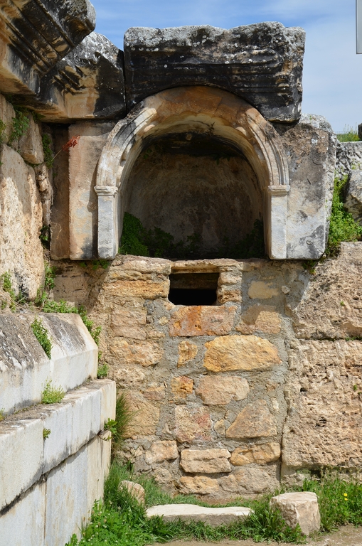 Plutonium (Pluto's Gate) in Hierapolis 01