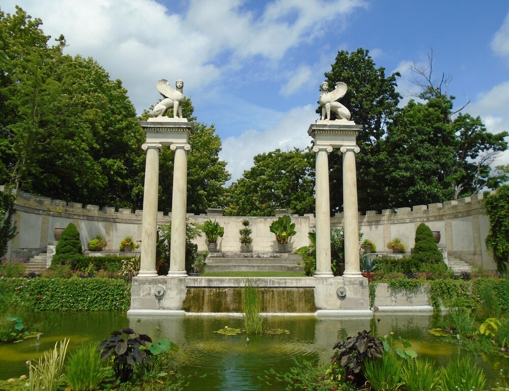 2020 Untermyer Gardens amphitheater and sphynxes from reflecting pool