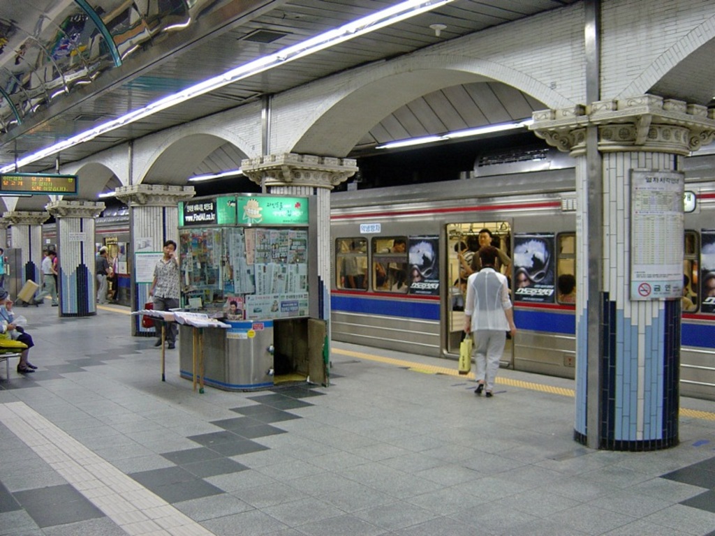 Hoehyeon-Seoul-Subway-4