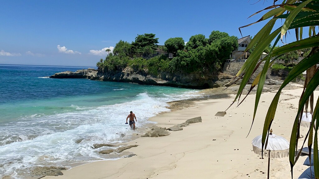 Sandy Bay Beach on Nusa Lembongan