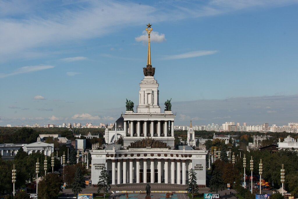 Moscow, view of Central pavilion from the Main Gate (10656369225)