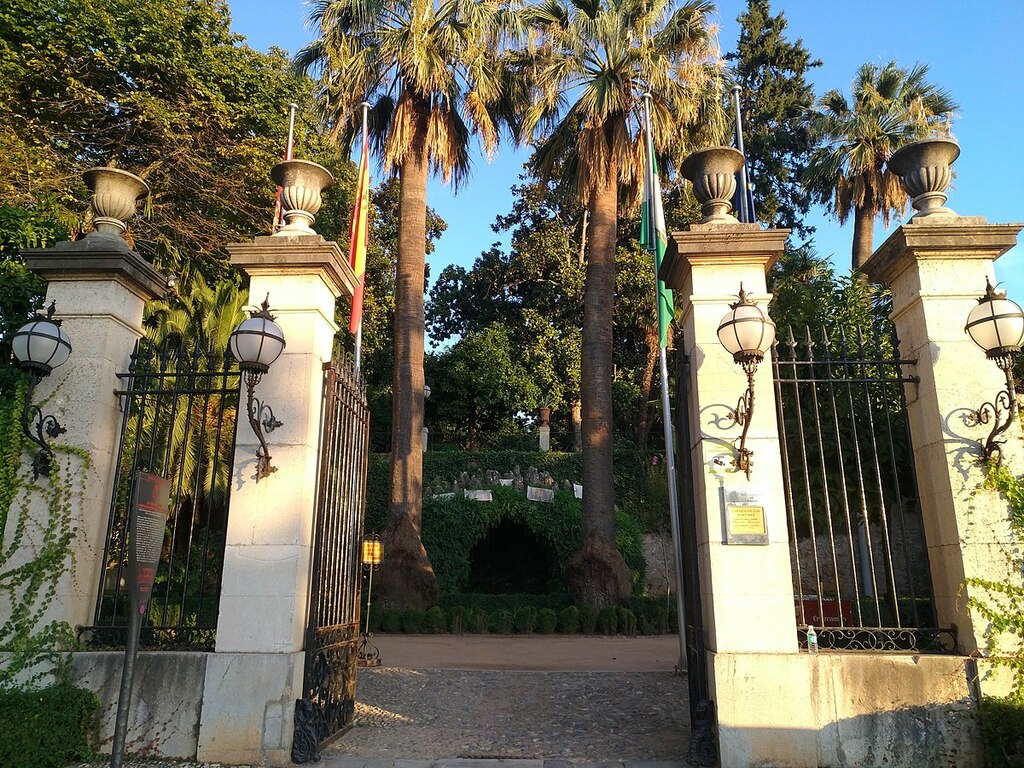 Puerta principal de El Carmen de los Mártires