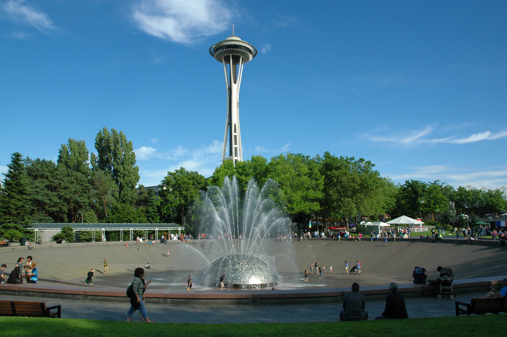 International Fountain with Space Needle