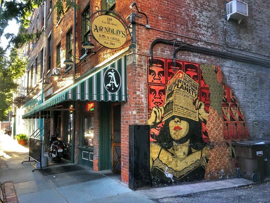 Arnold’s Bar and Grill
