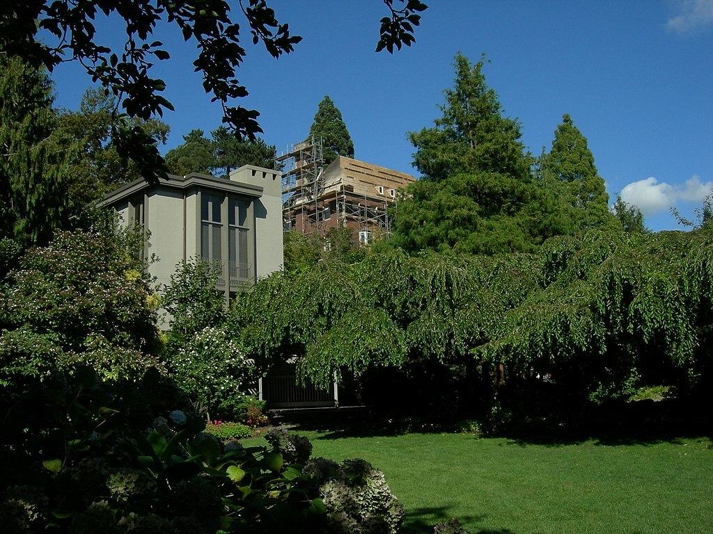 Seattle - looking up from Parsons Gardens