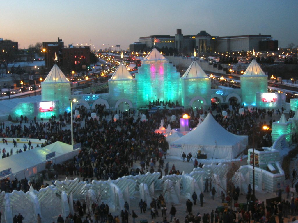 2004 Winter Carnival Ice Castle (night)