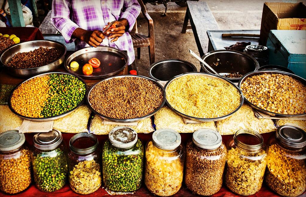street food in kolkata | find joy in the different flavors of kolkata